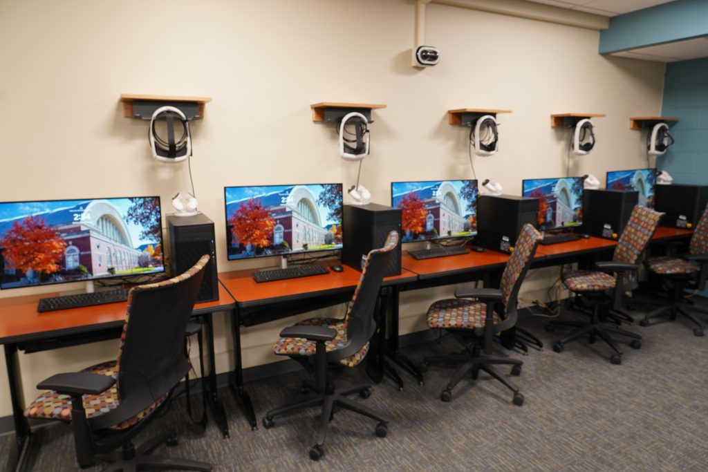 Photo of the XR lab in Armory, room 329.